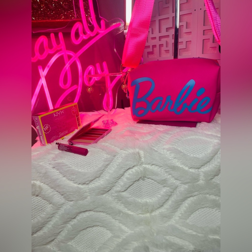 Barbie Bundle NYX Make Up/Earrings/Crossbody Cosmetic Bag - Picture 8 of 10
